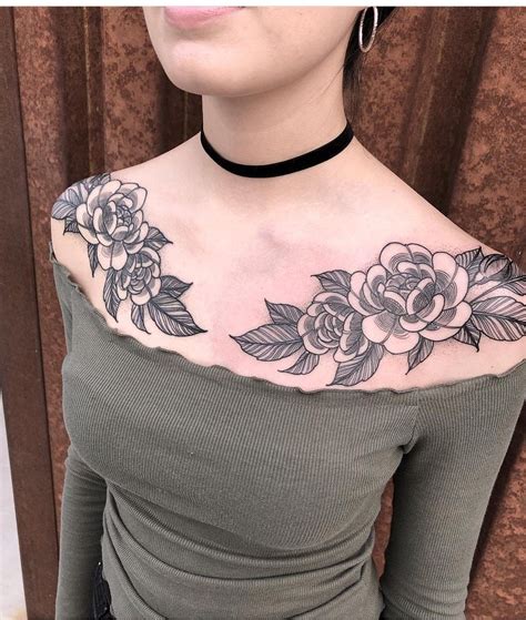 tatuajes pecho mujer|Ideas de tatuajes en el pecho